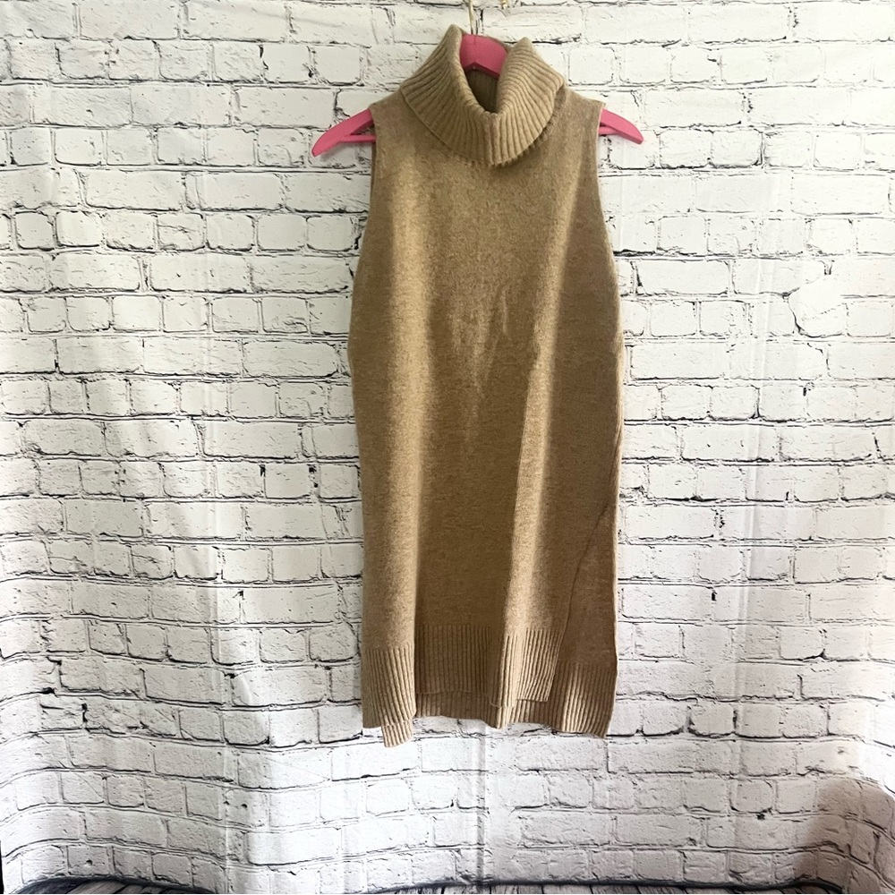 CHLOE & KATIE. Tan sweater tank. Size M